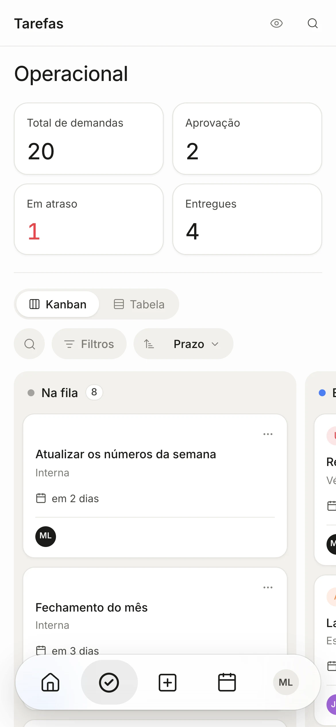 Tarefas no celular, com a barra de navegação embaixo